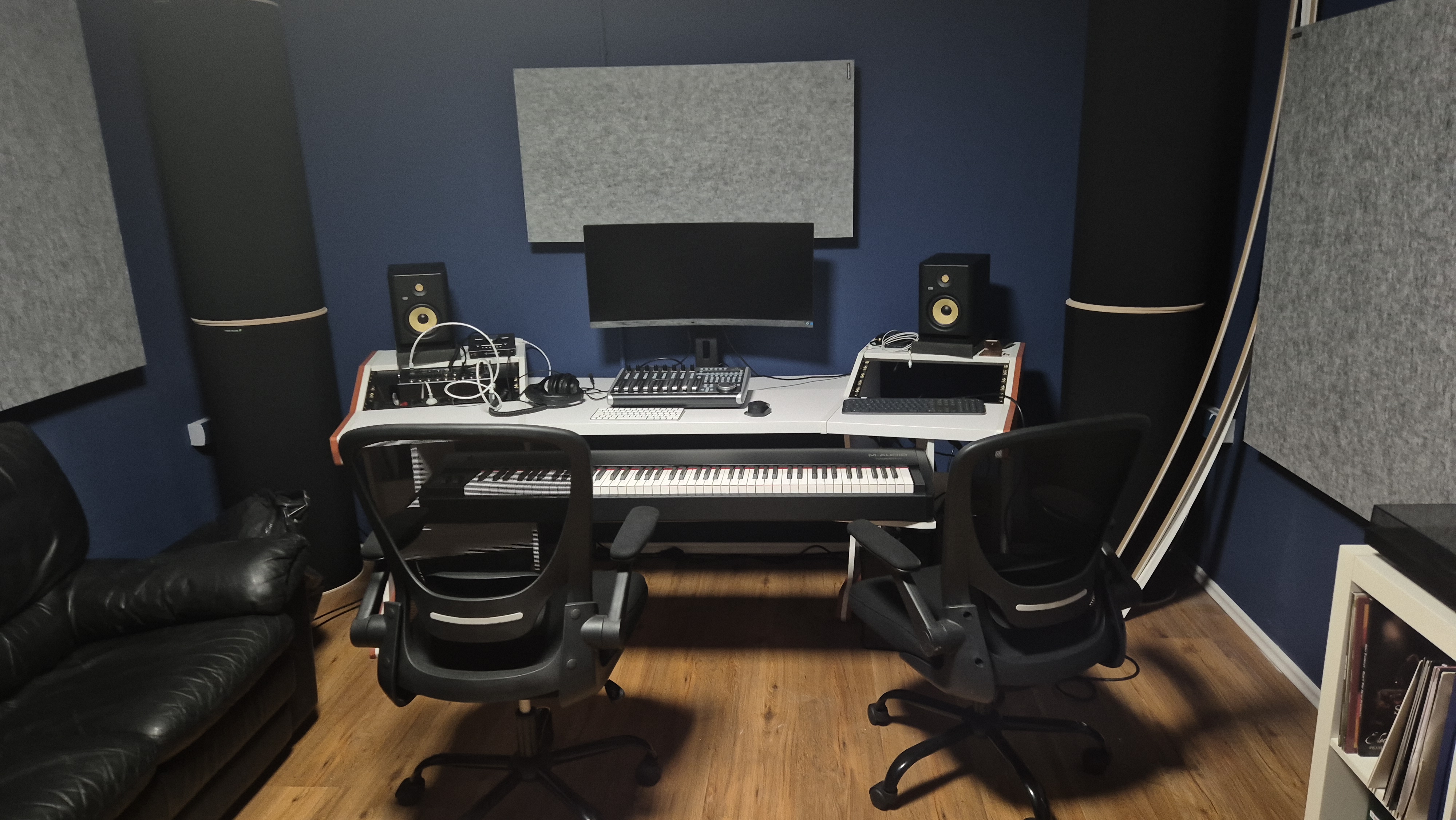 Image 5: studio